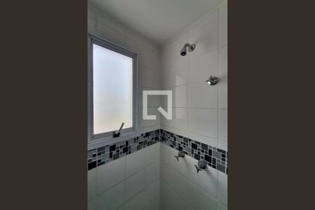 Apartamento para alugar com 68m², 2 quartos e 1 vaga Apartamento para alugar com 68m², 2 quartos e 1 vagaBanheiro da suíte 1