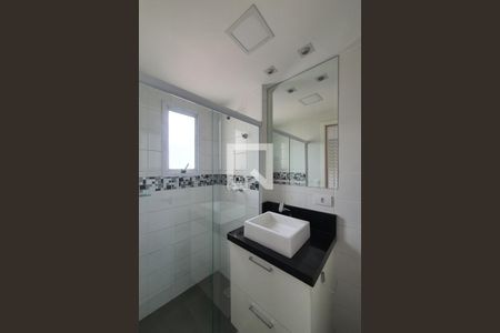 Apartamento para alugar com 68m², 2 quartos e 1 vaga Apartamento para alugar com 68m², 2 quartos e 1 vagaBanheiro da suíte 1