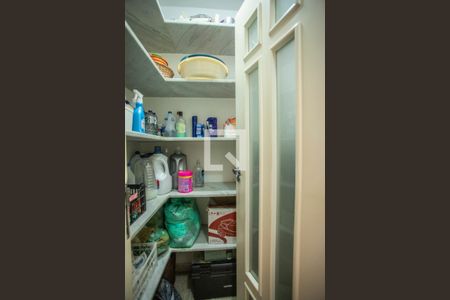 Apartamento à venda com 168m², 4 quartos e 4 vagas Apartamento à venda com 168m², 4 quartos e 4 vagasDispensa