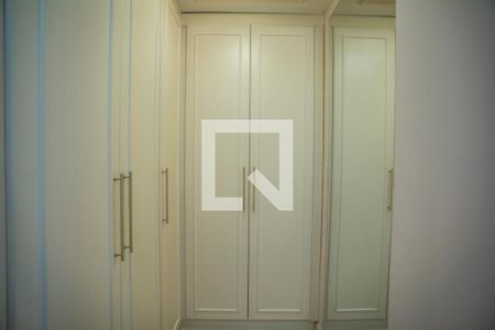 Apartamento à venda com 168m², 4 quartos e 4 vagas Apartamento à venda com 168m², 4 quartos e 4 vagasCloset