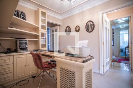 Apartamento à venda com 168m², 4 quartos e 4 vagas Apartamento à venda com 168m², 4 quartos e 4 vagasEscritório