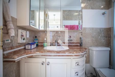 Apartamento à venda com 168m², 4 quartos e 4 vagas Apartamento à venda com 168m², 4 quartos e 4 vagasBanheiro Suíte