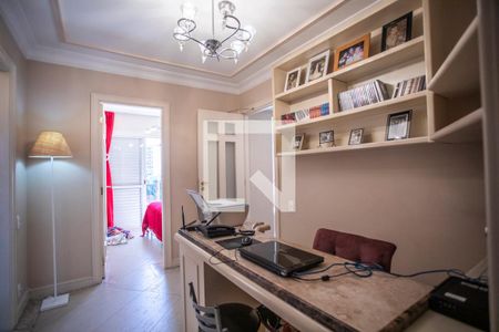 Apartamento à venda com 168m², 4 quartos e 4 vagas Apartamento à venda com 168m², 4 quartos e 4 vagasEscritório