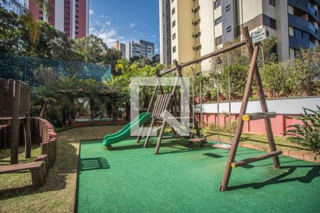 Apartamento à venda com 168m², 4 quartos e 4 vagas Apartamento à venda com 168m², 4 quartos e 4 vagasÁrea Comum - Playground