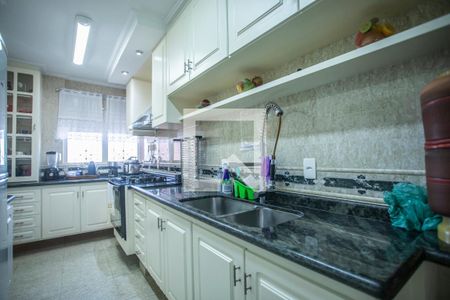 Apartamento à venda com 168m², 4 quartos e 4 vagas Apartamento à venda com 168m², 4 quartos e 4 vagasCozinha - Armários