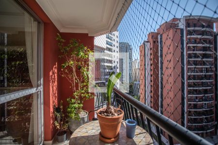 Apartamento à venda com 168m², 4 quartos e 4 vagas Apartamento à venda com 168m², 4 quartos e 4 vagasVaranda