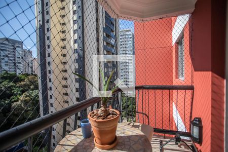 Apartamento à venda com 168m², 4 quartos e 4 vagas Apartamento à venda com 168m², 4 quartos e 4 vagasVaranda