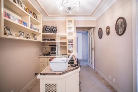 Apartamento à venda com 168m², 4 quartos e 4 vagas Apartamento à venda com 168m², 4 quartos e 4 vagasEscritório