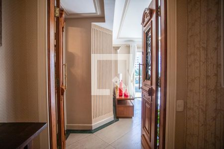 Apartamento à venda com 168m², 4 quartos e 4 vagas Apartamento à venda com 168m², 4 quartos e 4 vagasHall