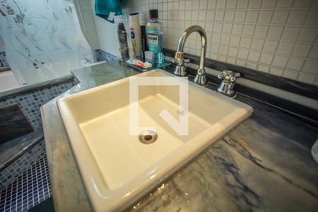 Apartamento à venda com 168m², 4 quartos e 4 vagas Apartamento à venda com 168m², 4 quartos e 4 vagasBanheiro Suíte - Torneira