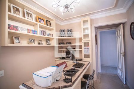 Apartamento à venda com 168m², 4 quartos e 4 vagas Apartamento à venda com 168m², 4 quartos e 4 vagasEscritório