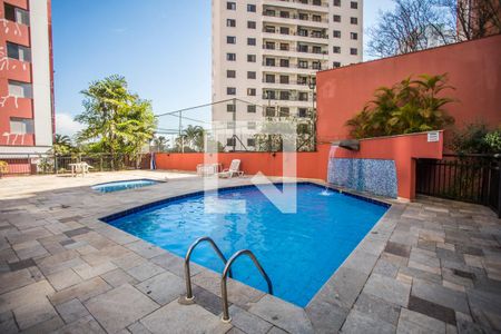 Apartamento à venda com 168m², 4 quartos e 4 vagas Apartamento à venda com 168m², 4 quartos e 4 vagasÁrea comum - Piscina