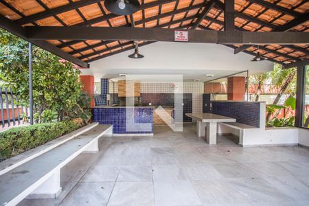 Apartamento à venda com 168m², 4 quartos e 4 vagas Apartamento à venda com 168m², 4 quartos e 4 vagasÁrea comum - Churrasqueira