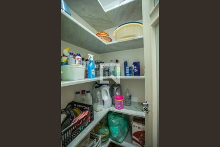 Apartamento à venda com 168m², 4 quartos e 4 vagas Apartamento à venda com 168m², 4 quartos e 4 vagasDispensa