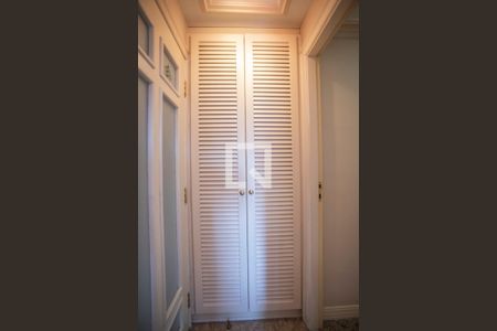 Apartamento à venda com 168m², 4 quartos e 4 vagas Apartamento à venda com 168m², 4 quartos e 4 vagasCorredor - Quartos