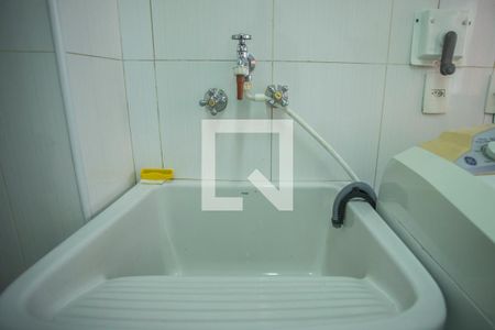 Apartamento à venda com 168m², 4 quartos e 4 vagas Apartamento à venda com 168m², 4 quartos e 4 vagasÁrea de Serviço - Torneira