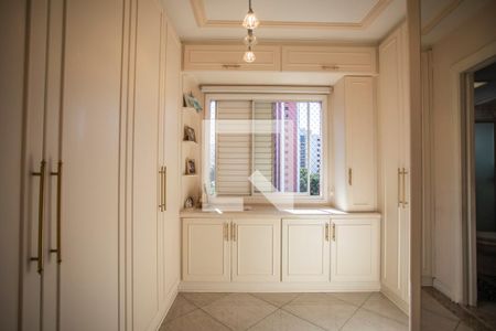 Apartamento à venda com 168m², 4 quartos e 4 vagas Apartamento à venda com 168m², 4 quartos e 4 vagasCloset