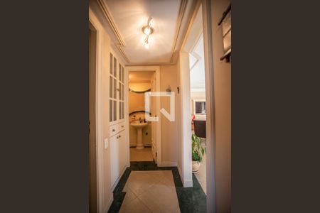 Apartamento à venda com 168m², 4 quartos e 4 vagas Apartamento à venda com 168m², 4 quartos e 4 vagasCorredor - Lavabo