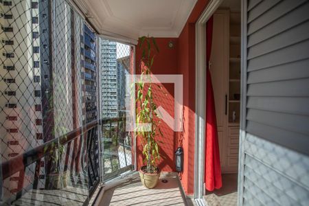 Apartamento à venda com 168m², 4 quartos e 4 vagas Apartamento à venda com 168m², 4 quartos e 4 vagasVaranda