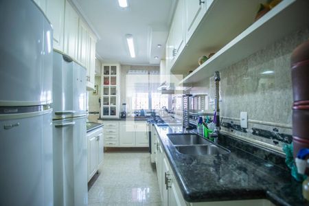 Apartamento à venda com 168m², 4 quartos e 4 vagas Apartamento à venda com 168m², 4 quartos e 4 vagasCozinha