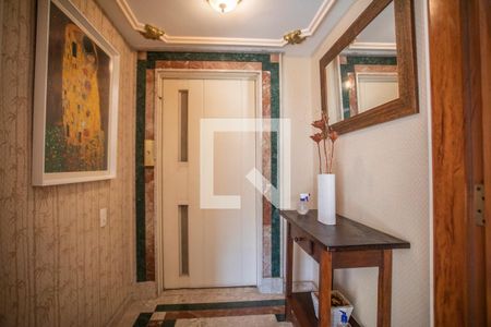 Apartamento à venda com 168m², 4 quartos e 4 vagas Apartamento à venda com 168m², 4 quartos e 4 vagasHall