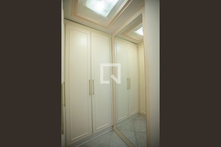 Apartamento à venda com 168m², 4 quartos e 4 vagas Apartamento à venda com 168m², 4 quartos e 4 vagasCloset