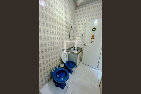 Casa à venda com 196m², 3 quartos e 2 vagasBanheiro