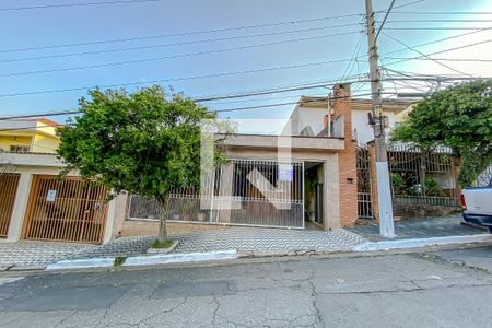 Casa à venda com 196m², 3 quartos e 2 vagasFachada