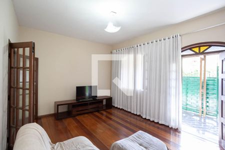 Casa 1 - Sala 1 de casa à venda com 6 quartos, 380m² em Tupi, Belo Horizonte