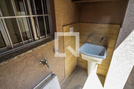 Casa para alugar com 77m², 2 quartos e 1 vagaÁrea de Serviço