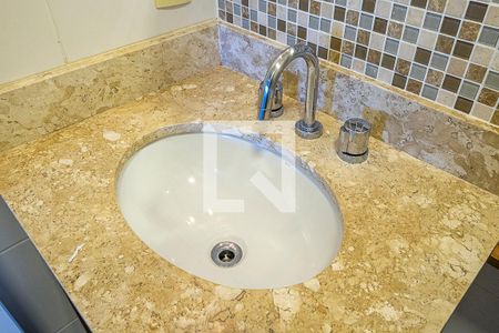 Apartamento à venda com 77m², 2 quartos e 1 vaga Apartamento à venda com 77m², 2 quartos e 1 vagaBanheiro Social