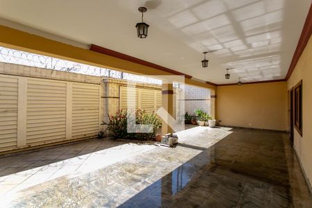 Casa à venda com 400m², 4 quartos e 4 vagas Casa à venda com 400m², 4 quartos e 4 vagasGaragem