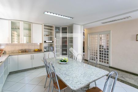 Casa à venda com 400m², 4 quartos e 4 vagas Casa à venda com 400m², 4 quartos e 4 vagasCozinha