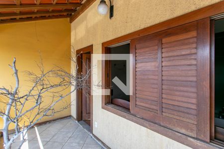Casa à venda com 400m², 4 quartos e 4 vagas Casa à venda com 400m², 4 quartos e 4 vagasVaranda do Quarto