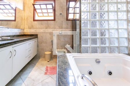 Casa à venda com 400m², 4 quartos e 4 vagas Casa à venda com 400m², 4 quartos e 4 vagasBanheiro da Suíte 2