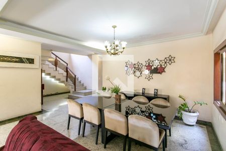 Casa à venda com 400m², 4 quartos e 4 vagas Casa à venda com 400m², 4 quartos e 4 vagasSala de Jantar