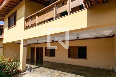 Casa à venda com 400m², 4 quartos e 4 vagas Casa à venda com 400m², 4 quartos e 4 vagasFachada