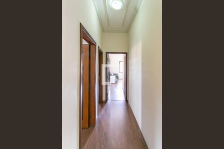 Casa à venda com 400m², 4 quartos e 4 vagas Casa à venda com 400m², 4 quartos e 4 vagasCorredor