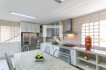 Casa à venda com 400m², 4 quartos e 4 vagas Casa à venda com 400m², 4 quartos e 4 vagasCozinha