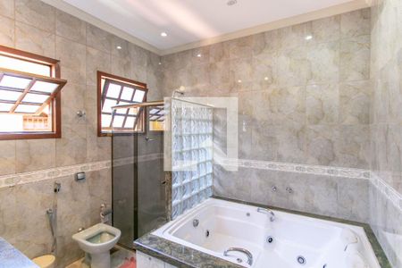 Casa à venda com 400m², 4 quartos e 4 vagas Casa à venda com 400m², 4 quartos e 4 vagasBanheiro da Suíte 2