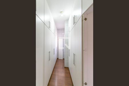 Casa à venda com 400m², 4 quartos e 4 vagas Casa à venda com 400m², 4 quartos e 4 vagasCloset do quarto