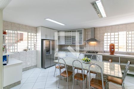 Casa à venda com 400m², 4 quartos e 4 vagas Casa à venda com 400m², 4 quartos e 4 vagasCozinha