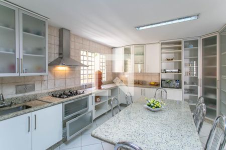 Casa à venda com 400m², 4 quartos e 4 vagas Casa à venda com 400m², 4 quartos e 4 vagasCozinha