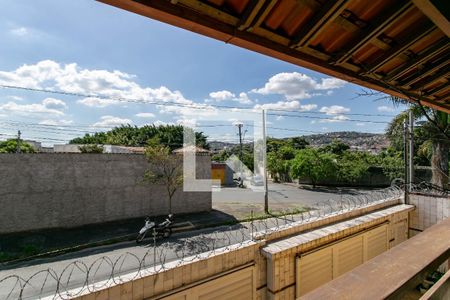 Casa à venda com 400m², 4 quartos e 4 vagas Casa à venda com 400m², 4 quartos e 4 vagasVaranda do Quarto