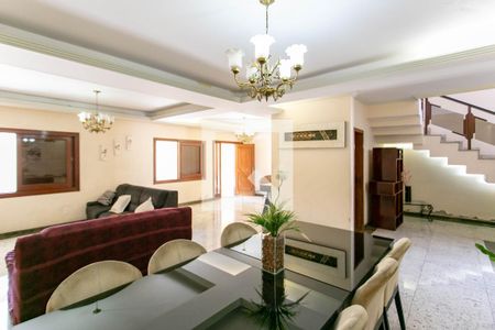 Casa à venda com 400m², 4 quartos e 4 vagas Casa à venda com 400m², 4 quartos e 4 vagasSala de Jantar