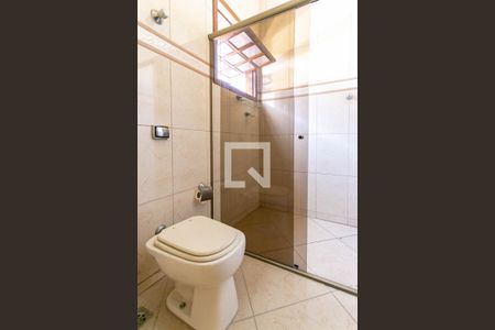Casa à venda com 400m², 4 quartos e 4 vagas Casa à venda com 400m², 4 quartos e 4 vagasBanheiro 2