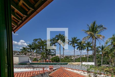 Casa à venda com 400m², 4 quartos e 4 vagas Casa à venda com 400m², 4 quartos e 4 vagasVista