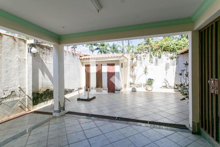Casa à venda com 400m², 4 quartos e 4 vagas Casa à venda com 400m², 4 quartos e 4 vagasVaranda