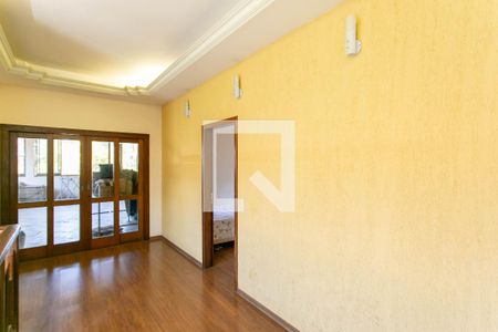 Casa à venda com 400m², 4 quartos e 4 vagas Casa à venda com 400m², 4 quartos e 4 vagasSala