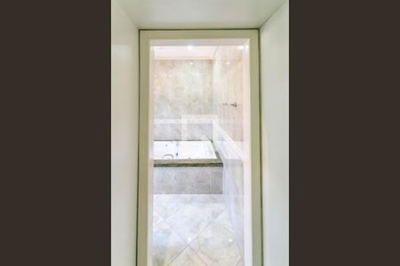 Casa à venda com 400m², 4 quartos e 4 vagas Casa à venda com 400m², 4 quartos e 4 vagasBanheiro da Suíte 2